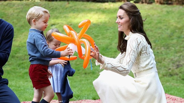 Seperti kebanyakan anak, Pangeran George memiliki obsesi dengan dinosaurus. Ternyata ada manfaatnya, lho.