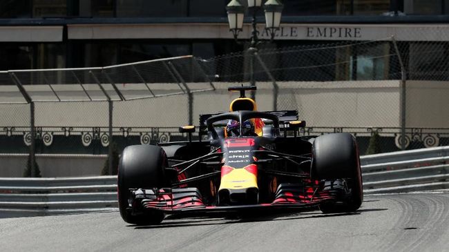 Ricciardo Kalahkan Vettel dan Rebut Pole GP Monaco Pebalap Red Bull Racing Daniel Ricciardo merebut pole GP Monaco setelah mengalahkan pebalap Ferrari Sebastian Vettel di babak kualifikasi.