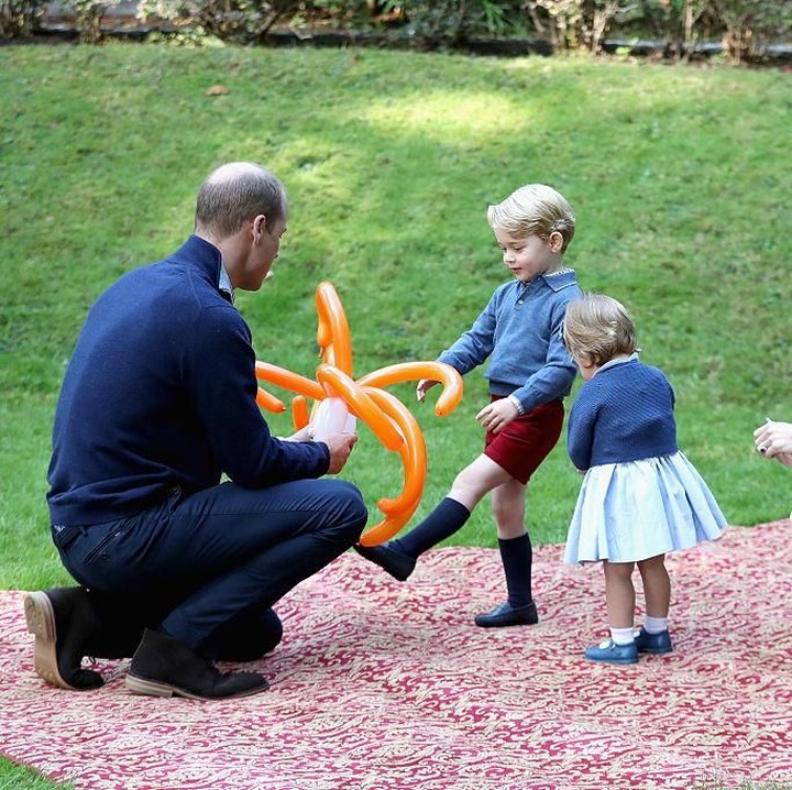 <p>Asyiknya main bersama adik, ayah, dan bunda. (Foto: Getty Images)</p>