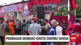 Sembako Gratis Diserbu Warga