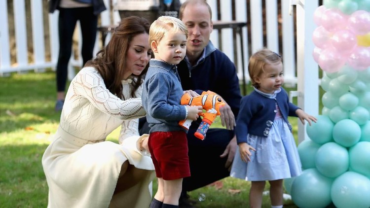 Putri Charlotte dan Pangeran George benar-benar sosok yang jadi pusat perhatian. Ada saja tingkahnya yang bikin gemas.