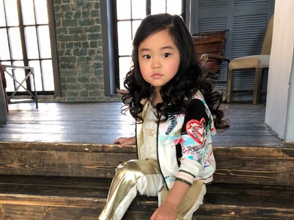Super Cute, Gadis Cilik Ini Punya Rambut yang Indah Banget