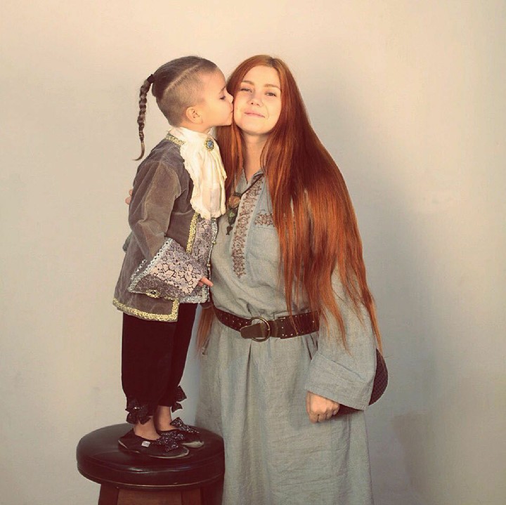 <p>Si kecil pun nggak kalah sayang sama bundanya. (Foto: Instagram/daria_gulenko)  </p>