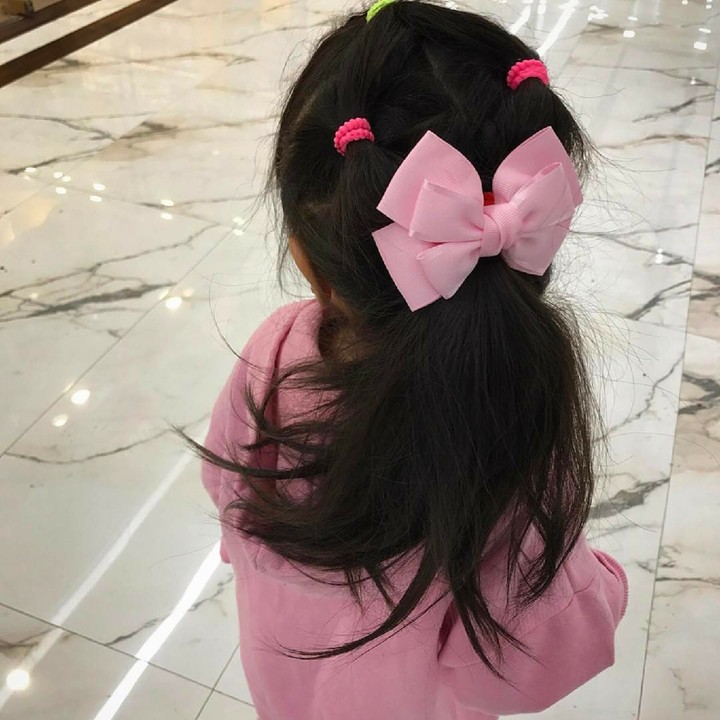 <p>Rambut panjang dengan pita pink besar bikin penampilan Lim makin kece. (Foto: Instagram/lim_nikole)  </p>