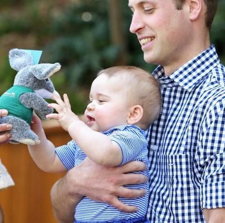 <p>Asyiknya main boneka... (Foto: Getty Images)</p>