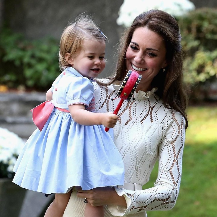 <p>Hi-hi dapat mainan apa Putri Charlotte? (Foto: Getty Images)</p>