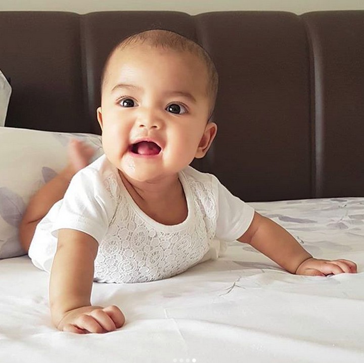 <p>Sehat-sehat ya bayi perempuan bermata belo kesayangan Bunda Tina. (Foto: Instagram/ @tina_talisa)</p>