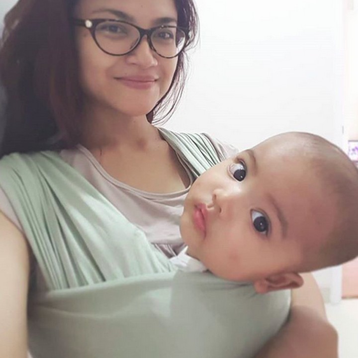 <p>Kecil-kecil Qisya sadar kamera lho. (Foto: Instagram/ @tina_talisa)</p>