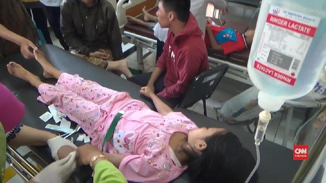 Sedikitnya 70 pelajar SD Bantargebang, Sukabumi, diduga keracunan usai menyantap bubur ayam Program Gizi Anak Sekolah (Progras). Mereka dirawat ke puskesmas.