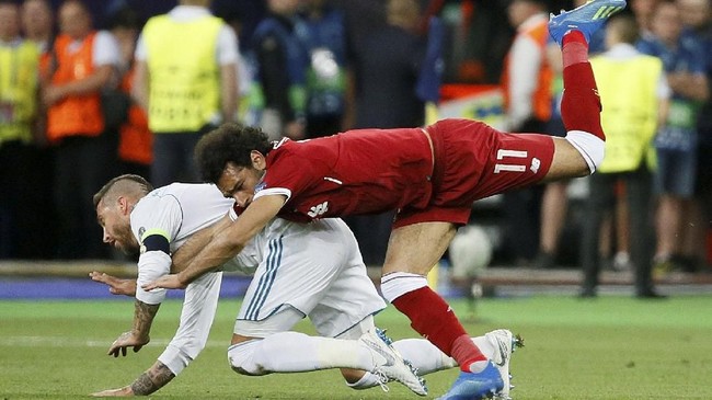 Dua mantan pemain timnas Inggris Frank Lampard dan Rio Ferdinand menganggap Sergio Ramos tidak bermaksud mencederai Mohamed Salah di final Liga Champions 2018.