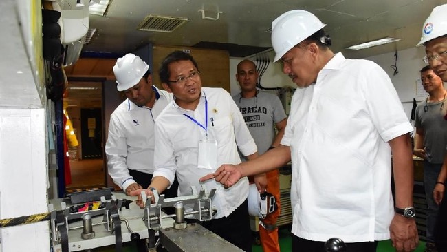 Pengoperasian Palapa Ring disebut akan mengikis kesenjangan layanan telekomunikasi di Pulau Jawa dengan daerah lain karena beban investasi operator berkurang.