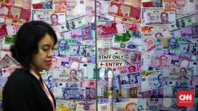 Nilai tukar mata uang negara-negara di kawasan Asia terpantau melemah di hadapan dolar AS pada hari ini, Rabu (13/6), jelang pengumuman The Fed.