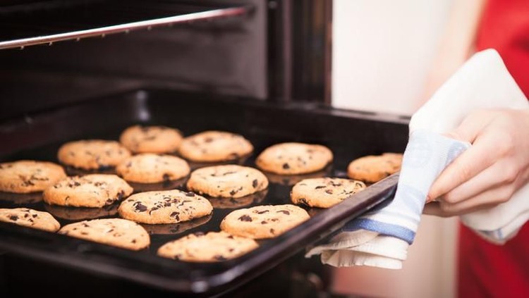 3 Tips Memilih Oven yang Aman dan Berkualitas, Bunda Perlu Tahu Membeli peralatan masak seperti oven nggak bisa sembarangan. Kualitas dan sistem keamanannya harus diperhatikan.
