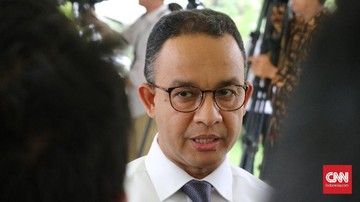 Anies dan Ratusan Satpol PP Segel Bangunan di Pulau Reklamasi
