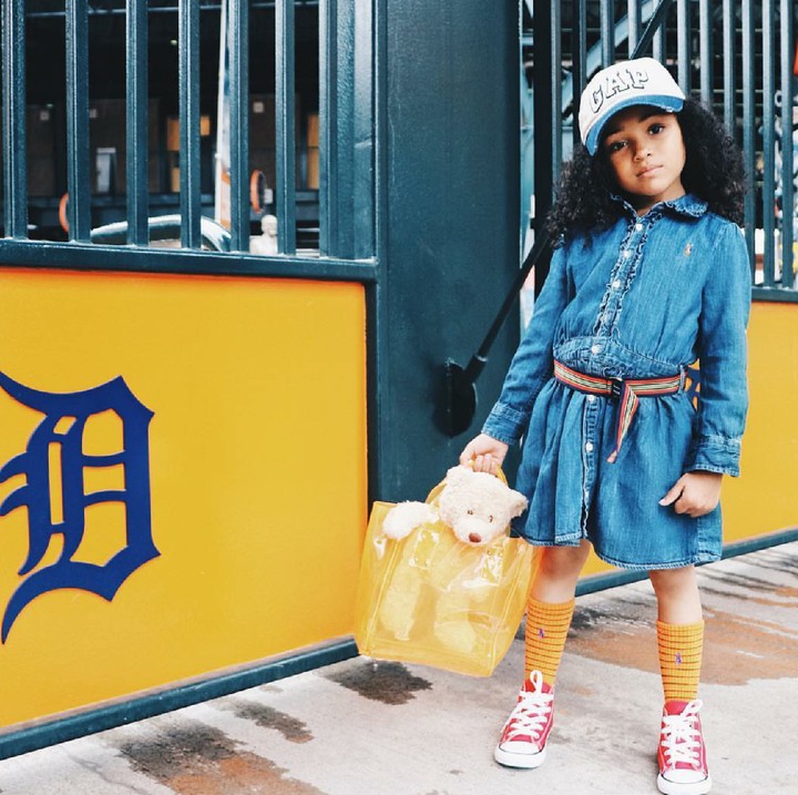 <p>Aili yang masih berusia 5 tahun ini ternyata model cilik lho. (Foto: Instagram/aili_in_town)</p>