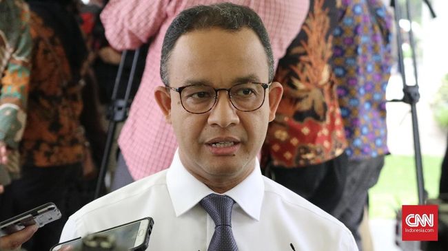Anies Ancam Cabut Izin Perusahaan yang Melanggar PSBB DKI Gubernur DKI Jakarta, Anies Baswedan, meminta semua pihak untuk menaati aturan Pembatasan Sosial Berskala Besar untuk mencegah virus corona.