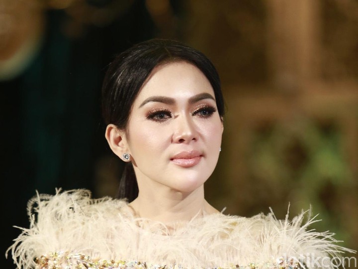 Ozbek yulduzlarining porno videolarini tomosha qiling Yakutskda erotik massaj