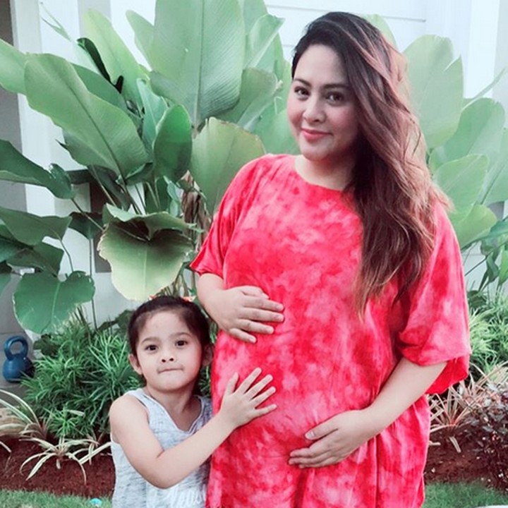 <p>Saat hamil anak kedua, penyanyi Audy kerap mendapatkan komentar negatif dari netizen tentang perubahan fisiknya. Istri Iko Uwais ini berhasil melewati <em>body</em> <em>shaming</em> dan <em>bullying</em> tersebut dengan mencoba untuk tidak memedulikannya. (Foto: Instagram @audyitem)</p>