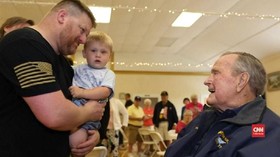 VIDEO: Eks-Presiden AS George HW Bush Kembali Masuk RS