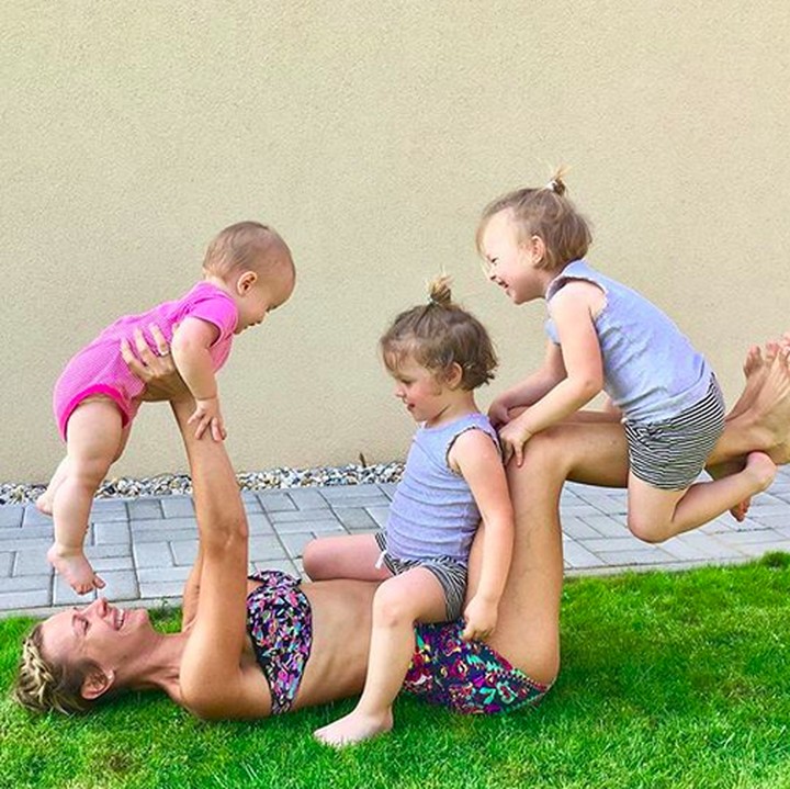 <p>Bunda Juka memang sering ngajak si kecil olahraga nih. (Foto: Instagram/ @active_mum_life)  </p>