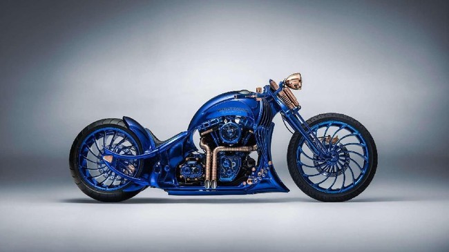 Ini sebuah maha karya yang dibuat khusus oleh Bucherer bekerja sama dengan spesialis motor, Bündnerbike.