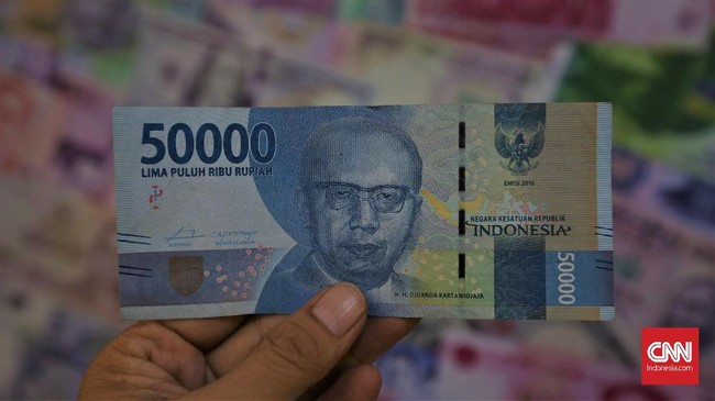Kadin Jakarta memperkirakan Lebaran tahun ini ada aliran uang Rp 8 triliun dari Jakarta ke daerah dibawa pemudik.
