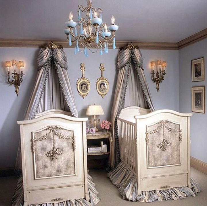 <p>Jika Bunda memiliki anak kembar dan masih balita, ide dekorasi ini bisa jadi inspirasi, lho. (Foto: Instagram @afkfurniture)</p>
