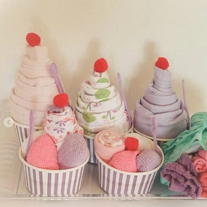 <p>Nah, yang ini terlihat menyegarkan ya? Padahal ini adalah selimut bayi yang digulung lho. Hi-hi-hi. (Foto: Instagram/ @bellizzadesign)</p>