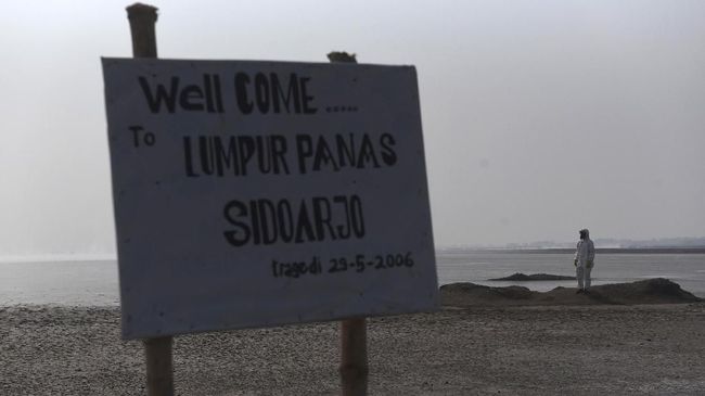 13 Tahun Lapindo, LSM Sebut Ganti Rugi Masih 'Hina' Korban LSM Jaringan Advokasi Tambang (Jatam) mengatakan ganti rugi korban semburan lumpur Lapindo setelah 13 tahun kejadian masih melecehkan korban.