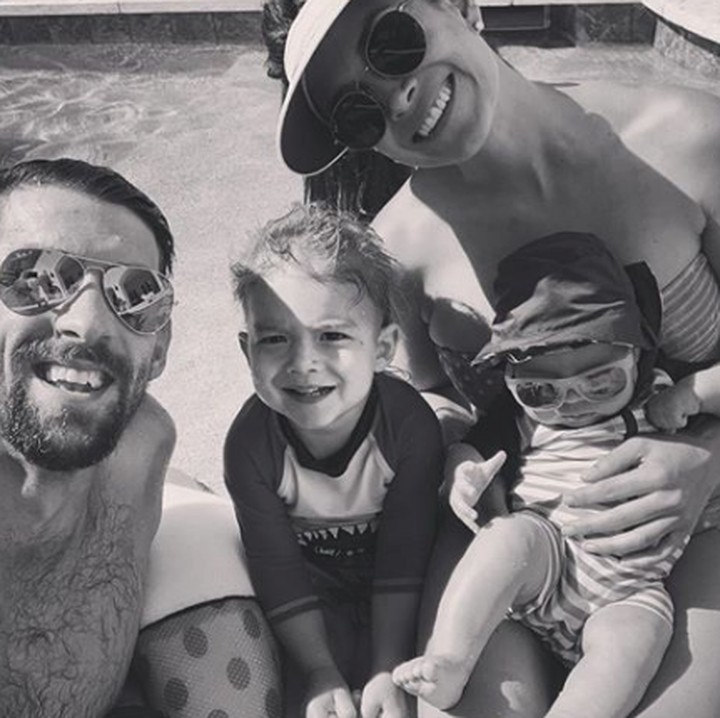 <p>Kalau lagi liburan enaknya berenang sekeluarga seperti mereka ya? (Foto: Instagram @m_phelps00)</p>