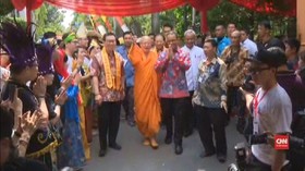 VIDEO: Rayakan Waisak, Anies Kunjungi Wihara Ekayana
