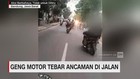 Geng Motor Acungkan Samurai Sambil Zigzag di Jalanan