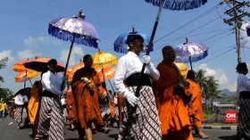 VIDEO: Kirab Budaya Waisak, Penghormatan untuk Sang Buddha