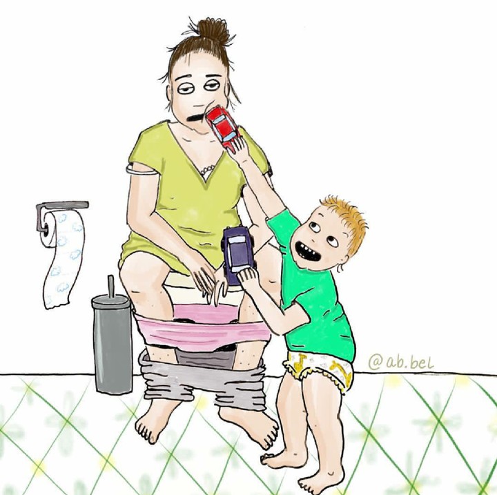 <p>Kadang sedang di toilet aja anak masih ngintil sama bundanya. (Foto: Instagram/ab.bel)</p>