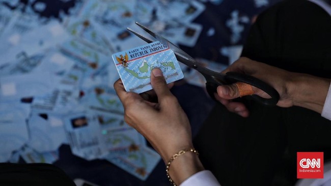 Kemendagri belum menentukan langkah berikutnya karena belum ada laporan terkait dugaan KTP palsu Orient P. Riwukore.