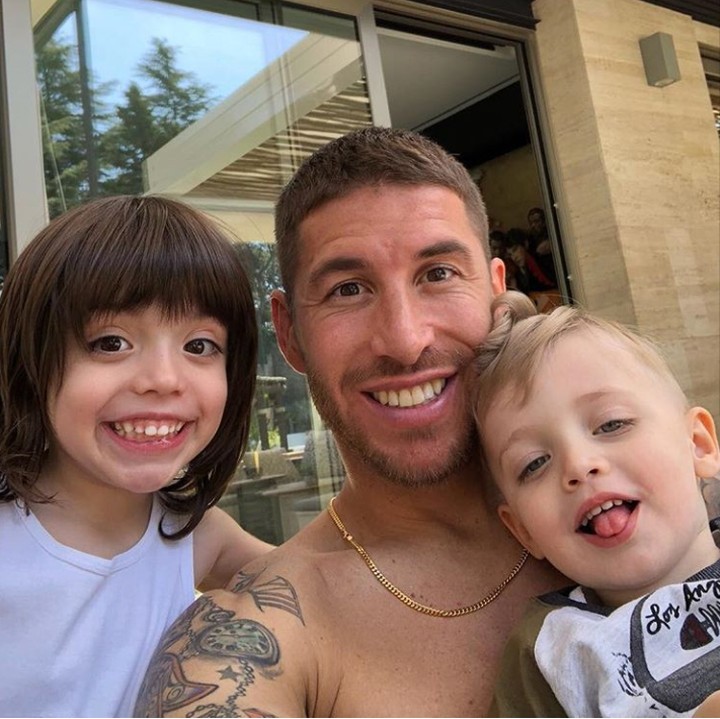 <p>Happy-nya si kecil saat bermain bersama sang ayah. (Foto: Instagram @sergioramos)</p>