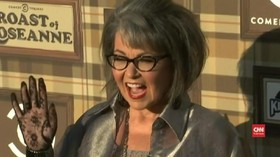 VIDEO: Berkomentar Rasisme, Roseanne Barr Kehilangan Acaranya