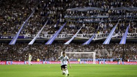 Cetak Hattrick, Lionel Messi Dekati Rekor Pele