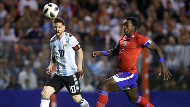 Lionel Messi membantu Argentina memulai kampanye jelang Piala Dunia 2018 dengan mengalahkan Haiti 4-0 di Stadion Alberto Jose Armando.