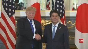 VIDEO: Meski Akrab, Trump Tetap Sulitkan Shinzo Abe