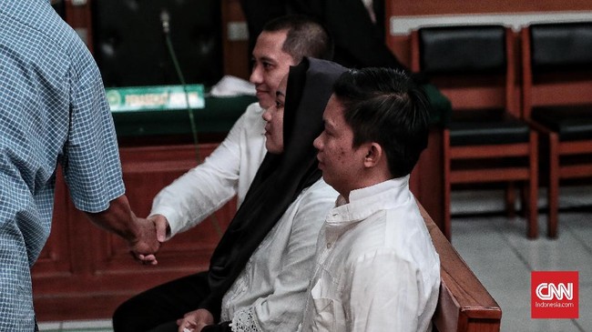 Majelis hakim PN Depok menjatuhkan vonis kepada Kiki Hasibuan dengan penjara 15 tahun penjara dalam kasus penipuan agen perjalanan umrah First Travel.