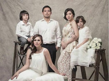 Quality Time Wulan Guritno Bareng Keluarga