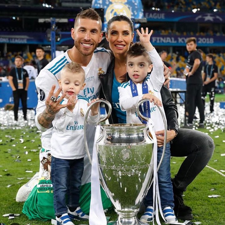 <p>Kapten Real Madrid ini memang dikenal cukup kasar sebagai pemain belakang. Selama 360 penampilan bersama El Real, dia sudah mengantongi 22 kartu merah lho. (Foto: Instagram @sergioramos)</p>