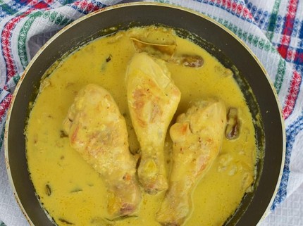 Coba Bikin Opor Ayam Kuah Susu untuk Lebaran Yuk, Bun