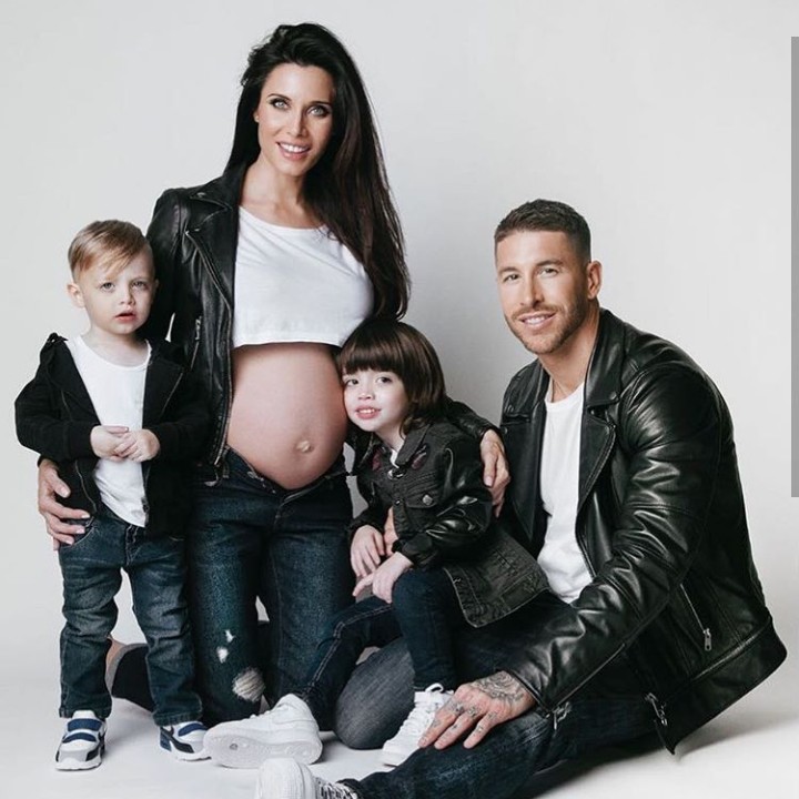 <p>Tapi itu di lapangan hijau. Saat bersama keluarga, Ramos adalah sosok penyayang keluarga. (Foto: Instagram @sergioramos)</p>