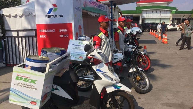 Pertamina menyiagakan 200 armada motoris untuk mengantisipasi penyaluran BBM saat macet di jalur Tol Trans Jawa pada libur Natal dan Tahun Baru 2020.