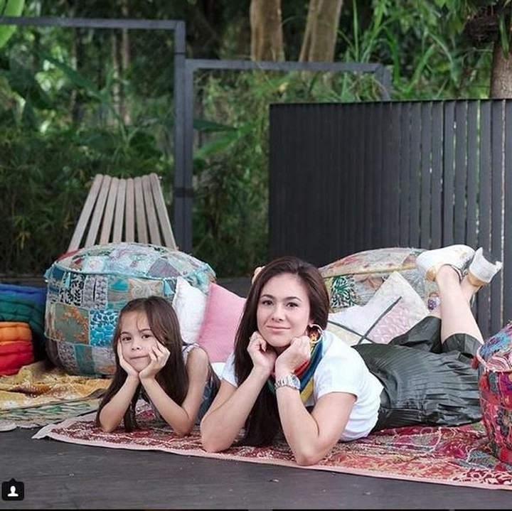 <p>Mereka mirip nggak, Bun? (Foto: Instagram @wulanguritno)</p>