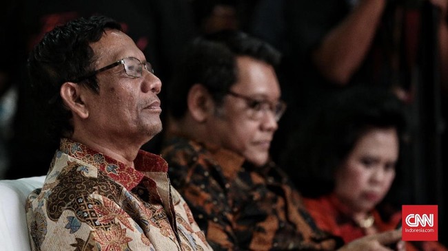 Mahfud MD menggelar pertemuan dengan Ketum MUI Miftachul Akhyar di Kantor Kemenko Polhukam membahas Farid Okbah hingga Ahmad Zain.