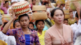 FOTO: Pulang ke Kampung Halaman di Hari Raya Galungan