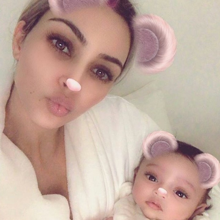 <p>Throwback saat Chicago diperkenalkan oleh Kim kepada publik. (Foto: Instagram @kimkardashian)</p>